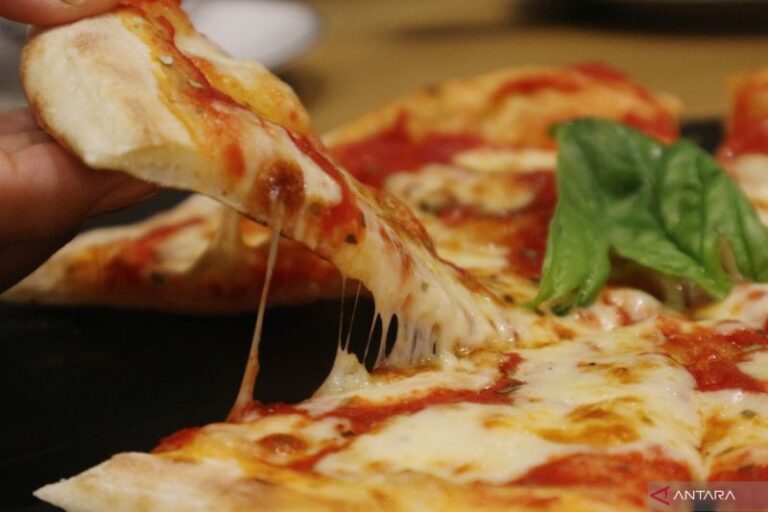 Cara hangatkan kembali Pizza di rumah yang benar