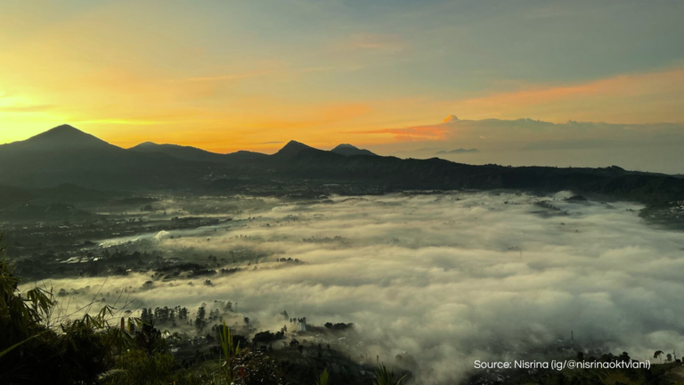 Menikmati Keindahan Sunrise di Gunung Putri Bandung