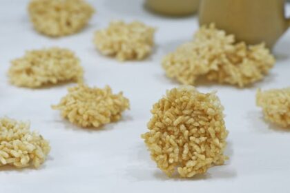 Cemilan Enak Ini Ternyata Dibuat dari Nasi Sisa