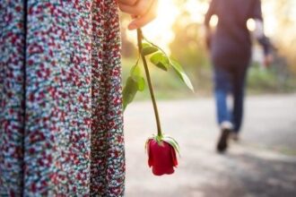 Mengenal Istilah Love Bombing, Bentuk Manipulasi Berbahaya