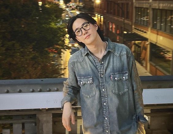 Idol K-Pop Ini Punya Aura Layaknya 'Presiden Mahasiswa'