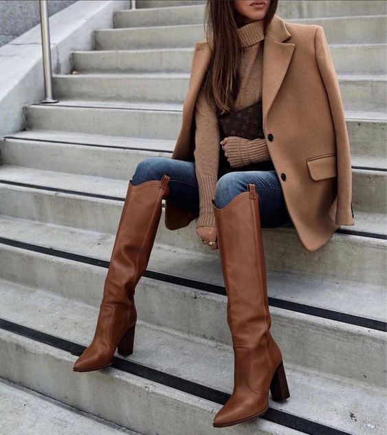 Kiat Merawat Sepatu Boots Selama Musim Hujan