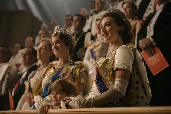 Tampilan Kostum Terbaik di Sepanjang Series The Crown Netflix