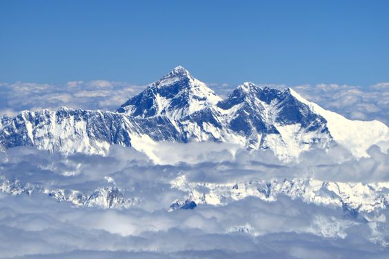 Tinggi Gunung Everest Naik 9 Meter Sejak Pengukuran Pertama