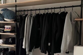 Cara Mencuci Pakaian Hitam yang Tepat Agar Warna Tetap Pekat