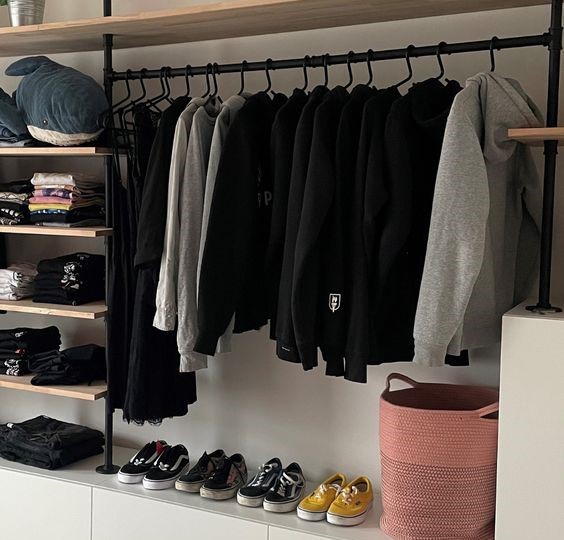 Cara Mencuci Pakaian Hitam yang Tepat Agar Warna Tetap Pekat