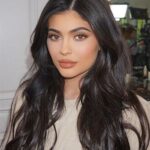 Kylie Jenner Luncurkan Bisnis Baju "KHY"