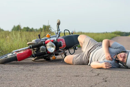 Risiko Jatuh dari Motor dan Cara Mencegahnya