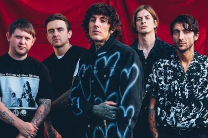 Bring Me The Horizon dapat Oleh-oleh Sepatu Buatan Brand Lokal