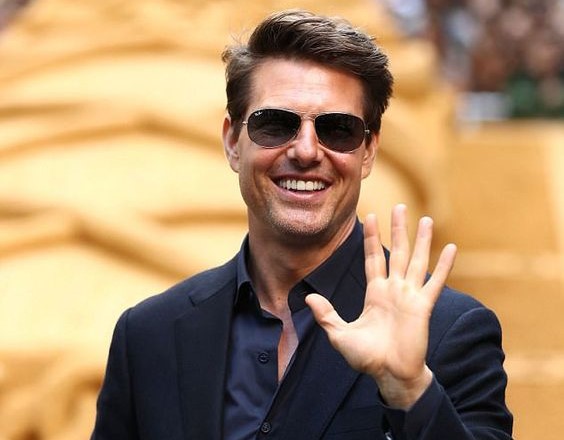 Tom Cruise Menghapus Nama Suri dan Katie