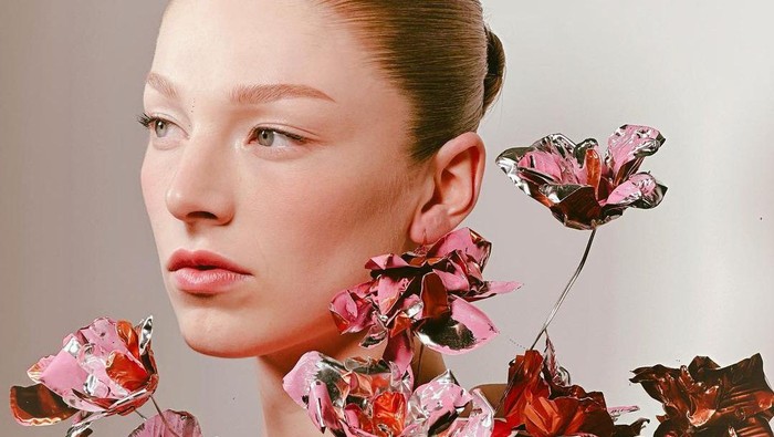 Outfit Fantastis Hunter Schafer di Premier The Hunger Games