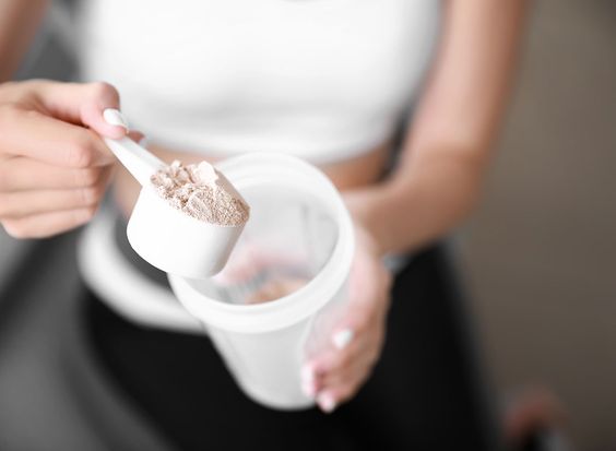 Manfaat Whey Protein untuk Kesehatan dan Efek Sampingnya