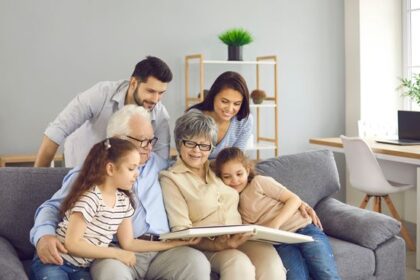 Trik Bikin Sehat Mental & Finansial untuk Sandwich Generation