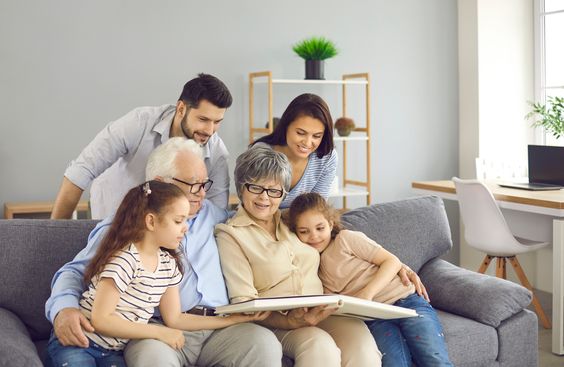 Trik Bikin Sehat Mental & Finansial untuk Sandwich Generation