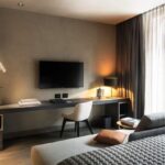 Cara Mengecek Kamera Tersembunyi di Kamar Hotel