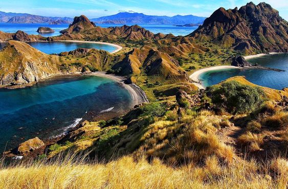 Daftar Pantai Terbaik di Indonesia, Referensi Liburan Akhir Tahun!