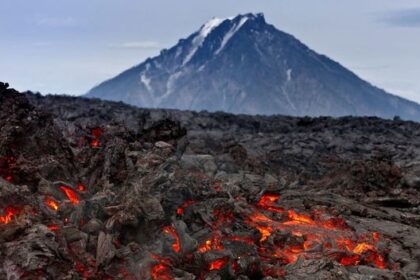 Melihat 'Ujung Dunia' di Kamchatka, Gemuruh 300 Gunung Berapi