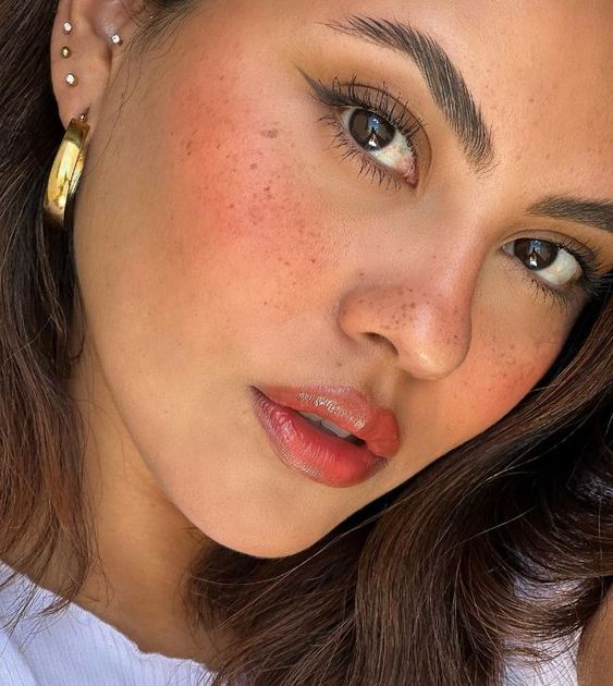 Throwback Tren Makeup yang Viral di Tahun 2023