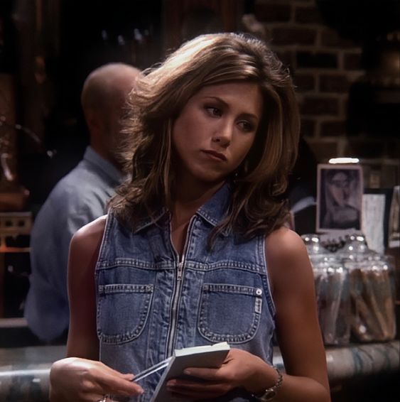 Inspirasi Gaya 90-an ala Rachel Green di Serial Friends