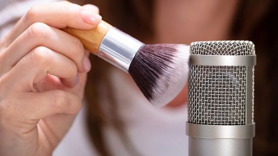 Mengenal ASMR dan Alasan Banyak Orang Menyukainya
