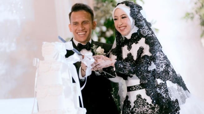 Detail Busana Pernikahan Adiba Khanza dan Egy Maulana Vikri