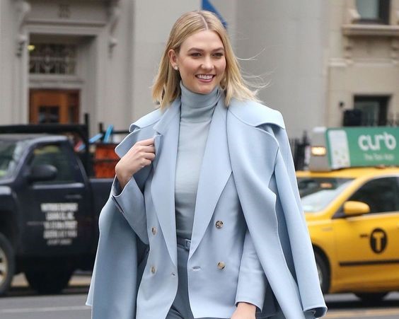 Inspirasi Outfit Warna Sky Blue yang Bikin Elegan