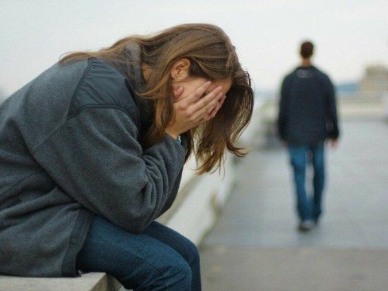 Tips Move On setelah Putus Cinta dari Psikolog
