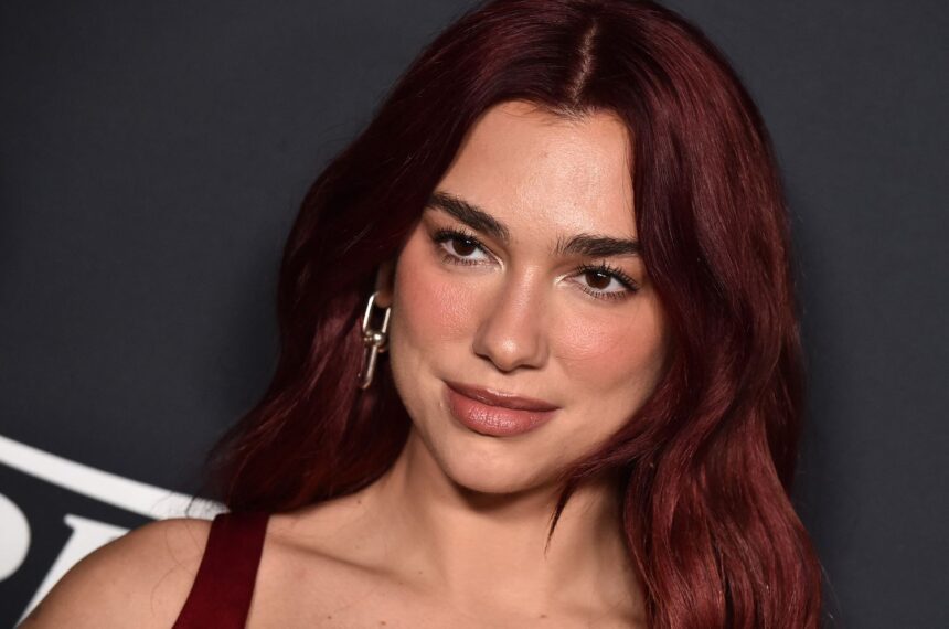 Transformasi Rambut Mencolok Artis Hollywood di Akhir 2023!