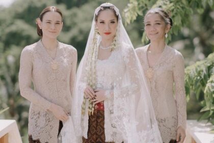 Pada tanggal 2 Desember, Bunga Citra Lestari secara resmi menikahi Tiko Aryawardhana dalam sebuah pernikahan yang meriah meski penjagaan ketat privasinya. Mereka memilih venue Amankila Bali yang romantis sebagai saksi awal perjalanan pernikahan mereka.