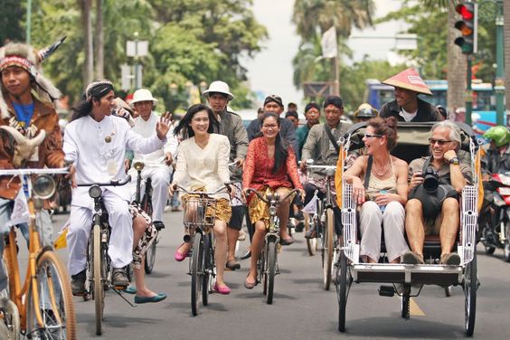 Bahasa Daerah Indonesia 'Kritis' Terancam Punah, Sudah Tahu?