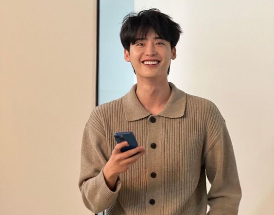 Perjalanan Lee Jong Suk Mencari Agensi hingga Mendirikan Agensi