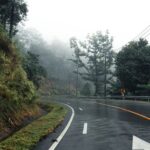 Tips Perjalanan Aman Saat Musim Hujan, Tetap Happy dan Asik