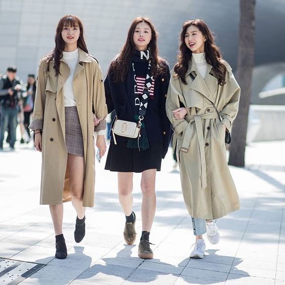 Tampil Keren Pakai Trench Coat ala Artis Korea, Yeji ITZY Chic!