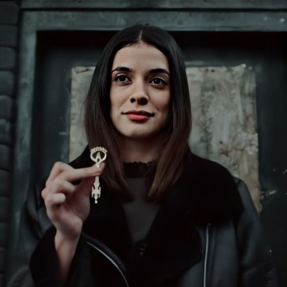 Serial Netflix yang Bisa Jadi Inspirasi Fashion ala Era 80-an