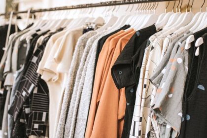 Alasan Harus Punya Capsule Wardrobe, Tren Minimalis Masa Kini