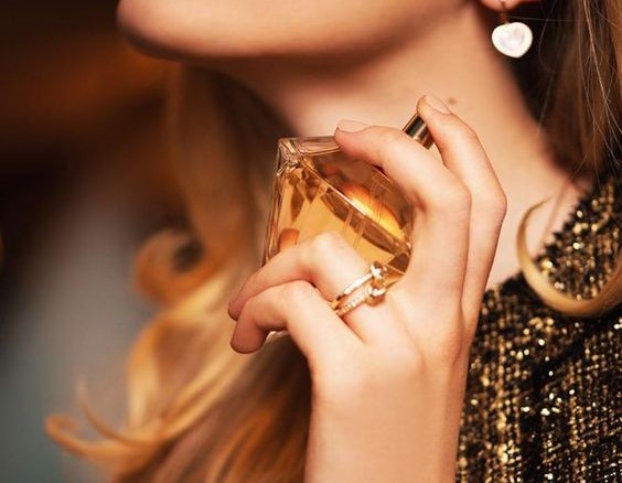 Tips Memilih Parfum untuk Musim Hujan, Segar dan Wangi!