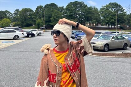 Tren Aksesoris "Ganci" dan Boneka Gemas di Outfit Idol KPop