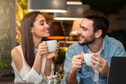 Reaksi 12 Zodiak Ketika Jatuh Cinta