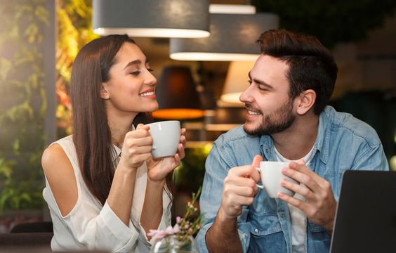 Reaksi 12 Zodiak Ketika Jatuh Cinta