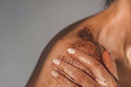 Cara Menggunakan Lulur yang Tepat Agar Kulit Glowing