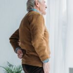 Alasan Lansia Sering Terkena Osteoporosis
