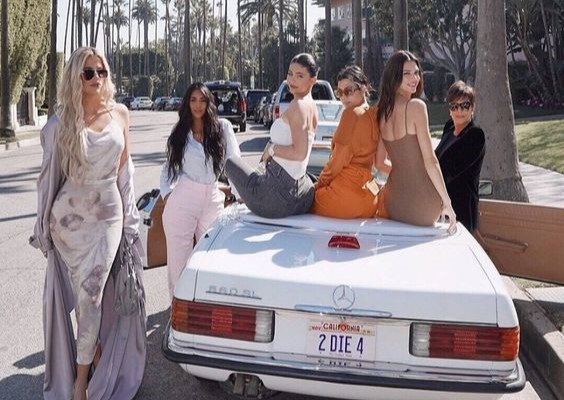 Cara Keluarga Sosialita Kardashian-Jenner Kelola Uang