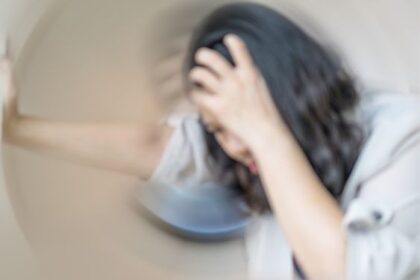 Cara Membedakan Pusing Vertigo dan Darah Rendah