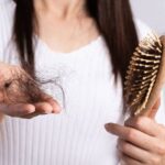 Hindari 5 Kebiasaan Buruk Pemicu Rambut Rontok