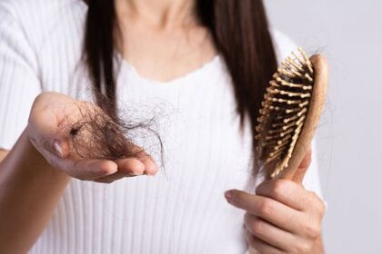 Hindari 5 Kebiasaan Buruk Pemicu Rambut Rontok