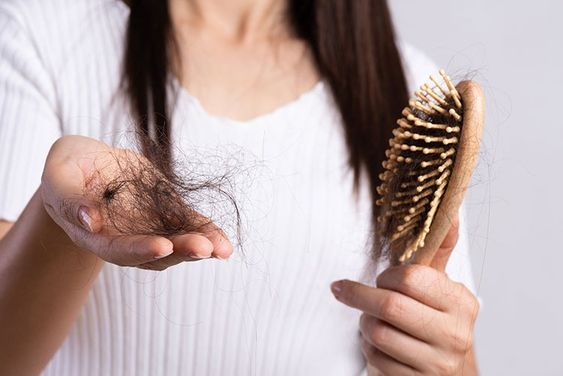 Hindari 5 Kebiasaan Buruk Pemicu Rambut Rontok