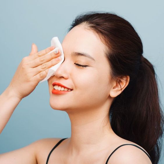 Micellar Water vs Milk Cleanser, Mana yang Paling Ampuh?