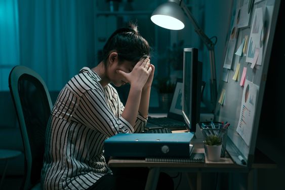 Urutan Zodiak yang Paling Gampang Merasa Insecure