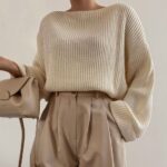 Inspirasi OOTD Pakai Sweater ala Selebriti, Tetap Chic dan Stylish