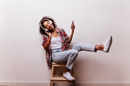 5 Rekomendasi Lagu Indonesia Bikin Semangat Hari Seninmu!